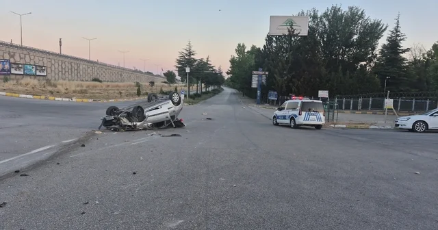 Eskişehir de kontrolden çıkan otomobil takla attı: 1 yaralı Kazanın ardından olay yerine gelen yaralı ve alkol şişeli şahıslar dikkat çekti Eskişehir Haberleri Habertürk Yerel Haberler