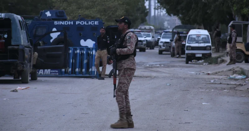 Pakistan da terör saldırısı! 3 kişi öldü, 3 saldırgan etkisiz hale getirildi Sözcü Gazetesi