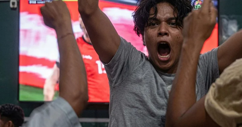 Görüntüler o ülkeden: Yedikleri gole gol atmış gibi sevindiler! İşte sebebi