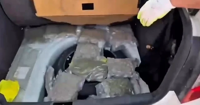 Hakkari de otomobilde 28,2 kilo uyuşturucu ele geçirildi; kamu görevlisi tutuklandı Hakkari Haberleri Habertürk Yerel Haberler
