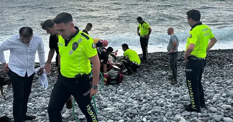 Boğulma tehlikesi geçiren asteğmen, polislerin yardımıyla kurtarıldı