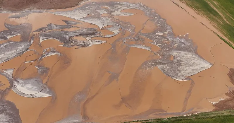 Ahlat ta sel tarım arazilerine zarar verdi