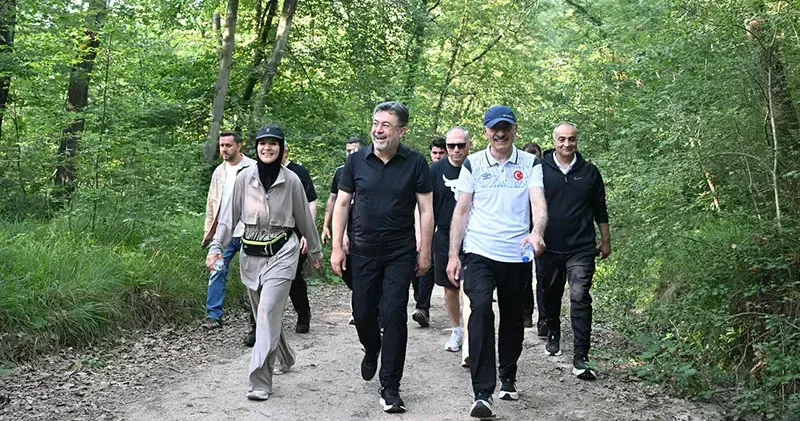 Kampa katılan bakanlar ormanda sabah yürüyüşü yaptı