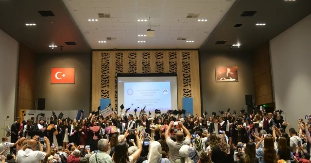 Karacabey MYO nun 30. dönem mezunları kep attı Bursa Haberleri Habertürk Yerel Haberler