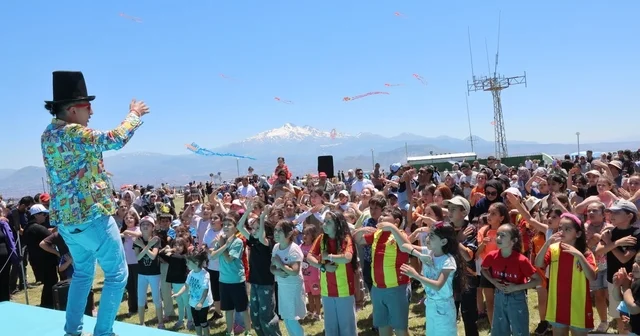 Kocasinan da uçurtmalar gökyüzünü renklendirdi Kayseri Haberleri Habertürk Yerel Haberler