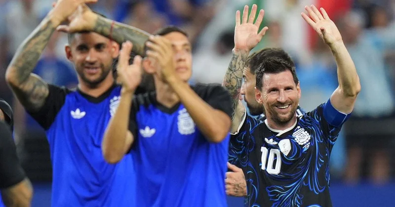 Messi rekor kırdı, Arjantin 3 te 3 yaptı