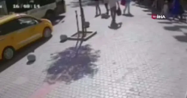 Genç avukat taksinin altında kaldı! Zamanla yarış anlarında herkes seferber oldu