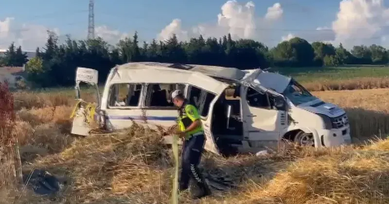 Silivri de yolcu minibüsü devrildi; 2 ölü, 10 yaralı