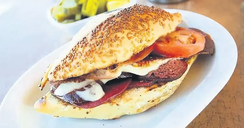 İDİL AÇIKALIN Çeşme’nin meşhur lezzeti kumru