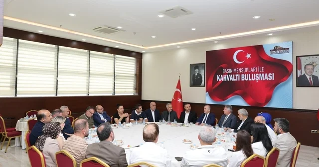 Vali Hatipoğlu gazetecilerle bir araya geldi Elazığ Haberleri Habertürk Yerel Haberler