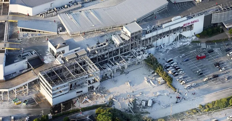 7.1 lik deprem sonrası AVM de patlama! Çok sayıda kişi mahsur kaldı