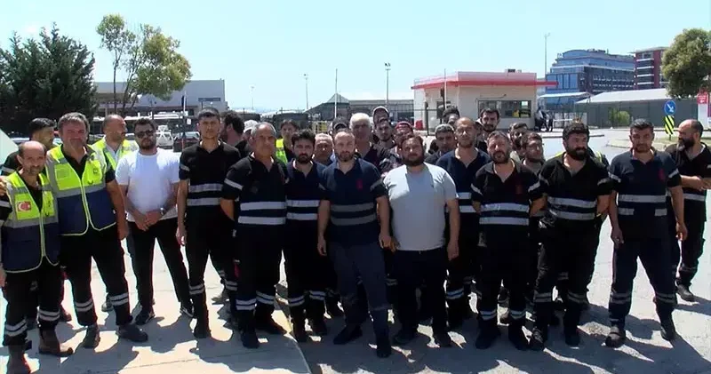 Pendik te maaşlarını alamadığını belirten İETT çalışanlarından eylem