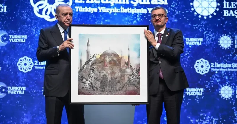 Erdoğan’a Ayasofya’nın yeniden açılışını simgeleyen tablo hediye edildi