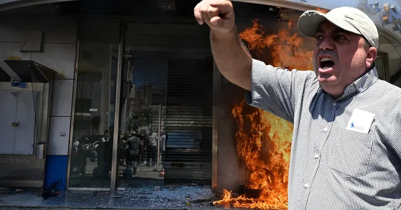 Öfkeli halk bankaları ateşe verdi! 7 yıldır hesapları blokeli... Yaşamak istiyoruz