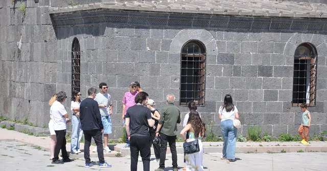 Ermenistanlı gazeteciler Kars ı Keşfetti: Türkiye Ermenistan medya değişim programı kapsamında tarih ve kültür turu Kars Haberleri Habertürk Yerel Haberler