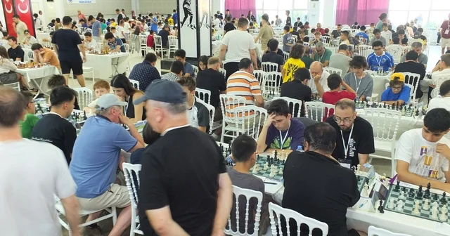 Balıkesir de Uluslararası Burhaniye Ören Açık Satranç Turnuvası başladı Balıkesir Haberleri Habertürk Yerel Haberler