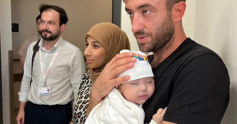 Anne karnındaki bebeğin ciğerine operasyon Haberler