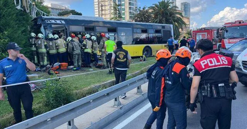 İstanbul da ulaşım araçları dökülüyor: Aynı gün hem İETT hem tramvay araçları kaza yaptı Son Haberler