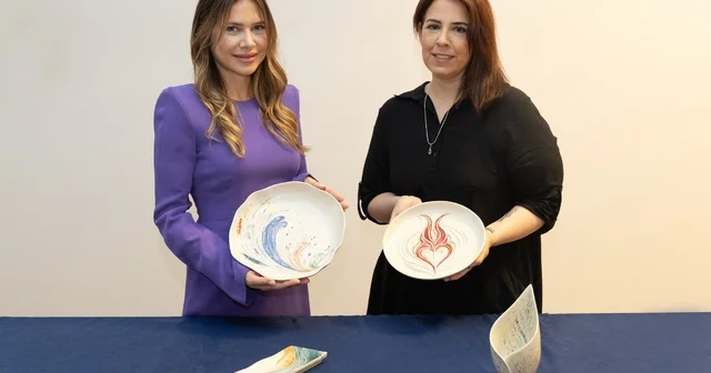 Ebru sanatı ve yapay zeka aynı tabakta Ege nin mutfak kültürü yapay zeka ve seramik tasarımıyla yeniden doğdu İzmir Haberleri Habertürk Yerel Haberler