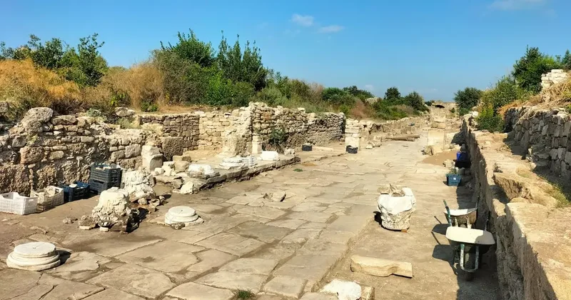 Side de antik kentin görkemli kapısı yeniden gün ışığına çıktı