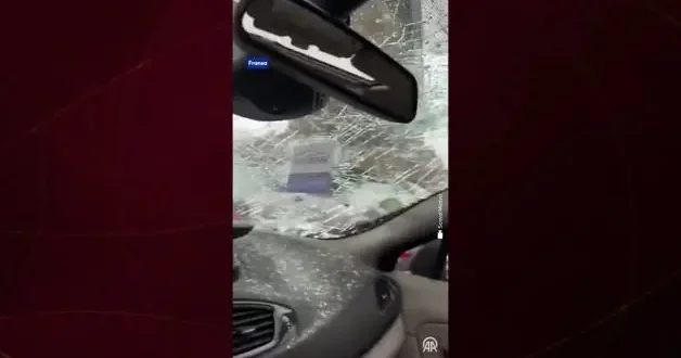 Fransa da şiddetli fırtına ve dolu hayatı olumsuz etkiledi