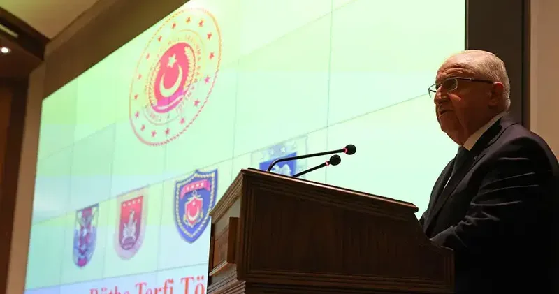 Bakan Güler, üst rütbeye terfi eden personel için düzenlenen törene katıldı