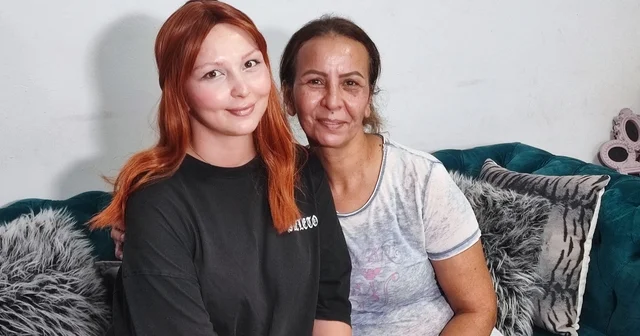 Anne ve kızı 14 yıl arayla yakalandıkları meme kanserini yendi Genç kız kanseri yendiğini öğrenince şehirde araç konvoyu yapıp bu durumu düğün gibi kutladı Adana Haberleri Habertürk Yerel Haberler