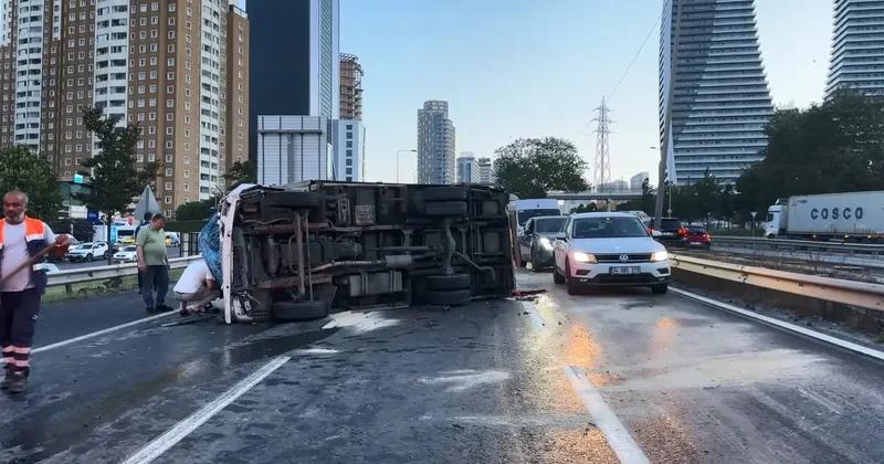 Esenyurt ta 11 araç birbirine girdi: 2 si ağır 6 yaralı var!