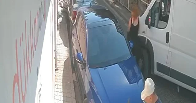 Tapu satışı sonrası düşürülen parayı bulup aldı; o anlar kamerada İzmir Haberleri Habertürk Yerel Haberler