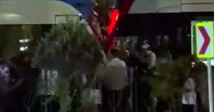 Zeytinburnu nda tramvaylar kafa kafaya çarpıştı: Yaralılar var