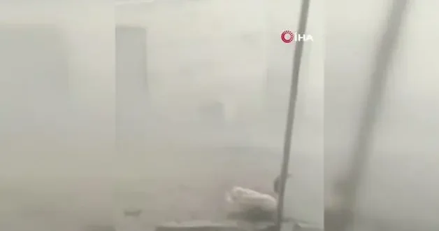 Ardahan da şoke eden görüntüler; Şiddetli fırtına çatıları uçurdu, göz gözü görmedi