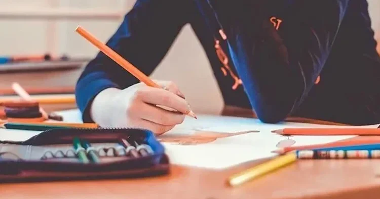MEB den yeni uyum eğitimi kararı: Kamu çalışanı velilerden birine idari izin verilecek