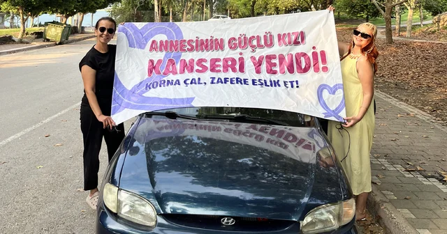 Meme kanserini yendi, aynı hastalığı atlatan annesiyle konvoyla şehir turu attı Adana Haberleri Habertürk Yerel Haberler