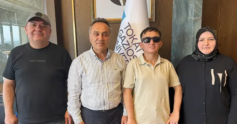 Türkiye 378’incisi olan görme engelli Taha, özel eğitim öğretmenliğini seçti
