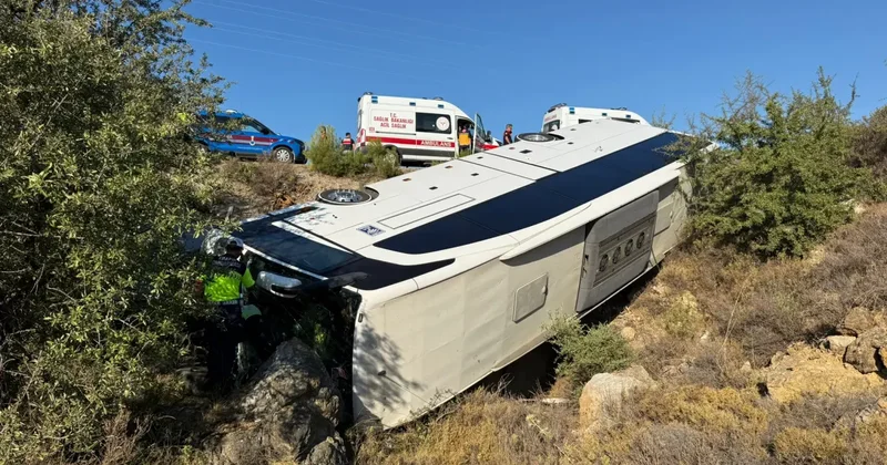 İzmir de otobüsle çarpışan otomobildeki 2 kişi öldü