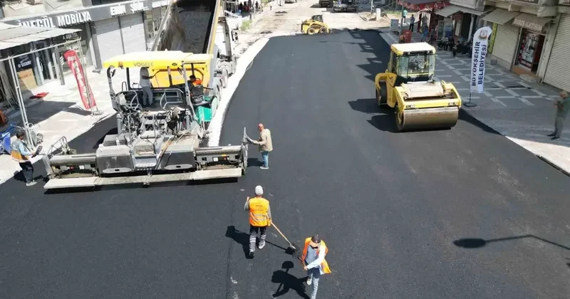 Adnan Menderes Caddesi sıcak asfaltla yenileniyor