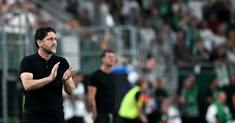İstifa eden Fatih Tekke, takım otobüsüyle stattan ayrıldı!