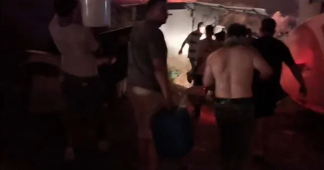 Alevleri söndürmek için kovalarla su taşıdılar Gece görüşlü helikopter havadan destek verdi Muğla Haberleri Habertürk Yerel Haberler