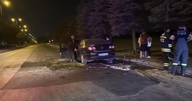 Eskişehir de seyir halindeki otomobil alev aldı Otomobildeki 2 kişi yangından yara almadan kurtuldu Eskişehir Haberleri Habertürk Yerel Haberler