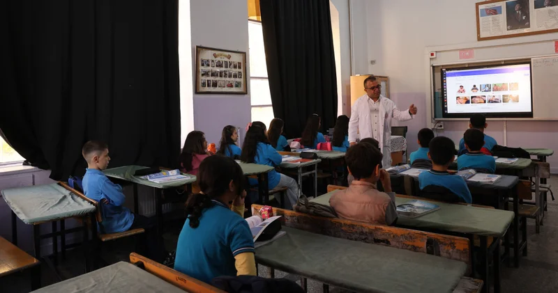 MEB açıkladı! Kamuda çalışan velilere 7 11 Eylül tarihlerinde günde 3 saati aşmayacak idari izin Haberler