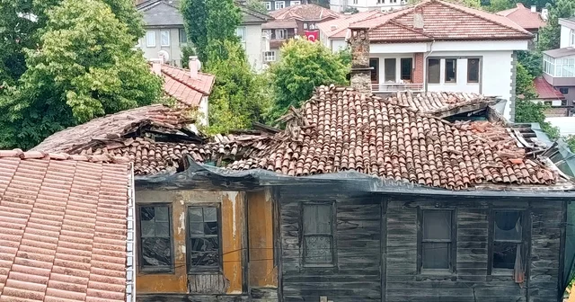 Tarihi binanın çatısı sağanak yağış sonrası çöktü Bartın Haberleri Habertürk Yerel Haberler