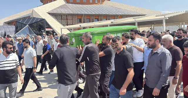 Motosiklet kazasında ölen Baturalp, son yolculuğuna uğurlandı Sivas Haberleri Habertürk Yerel Haberler