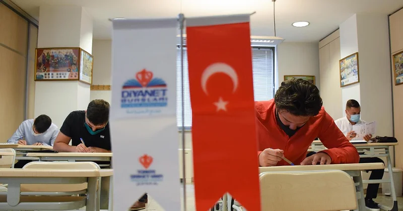 TDV den eğitim şemsiyesi: 8 bin öğrenciye burs, 17 bin mezun