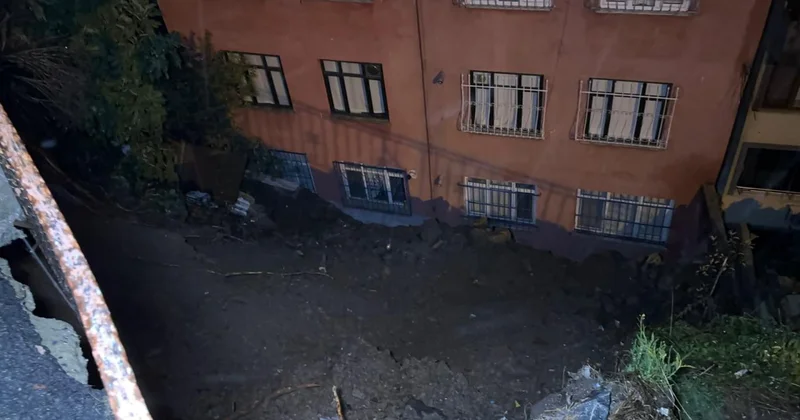 İstanbul da toprak kayması: Apartmandaki 25 kişi tahliye edildi
