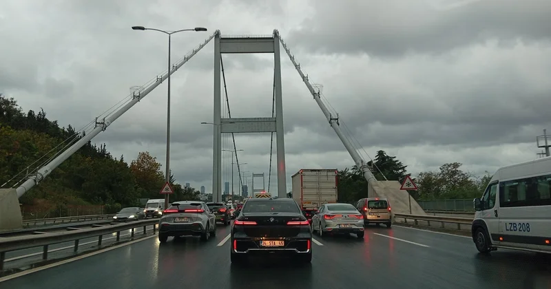 Haftanın ilk iş günü İstanbul da trafik yoğunluğu yüzde 62 ye ulaştı