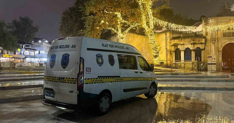 İstanbul da Eyüpsultan Camii nde havaya 3 kez ateş edildi, 2 kişi gözaltına alındı