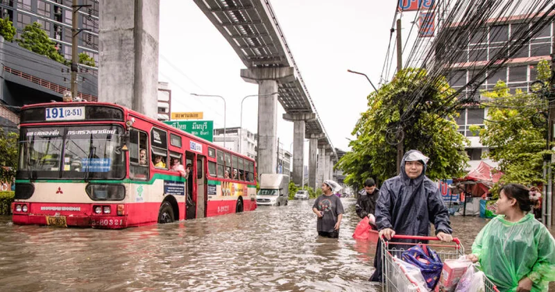 Tayland ın başkenti Bangkok ta sel 700 bin kişiyi etkiledi Dış Haberler