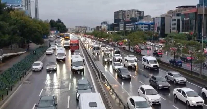 SON DAKİKA TRAFİK DURUMU! İstanbul da haftanın ilk iş günü trafik yoğunluğu yüzde kaç? Son dakika haberleri