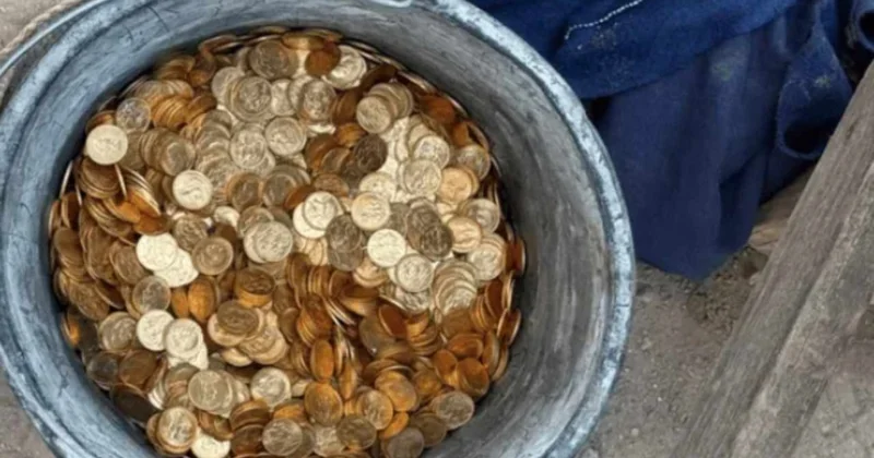 Tarlada yürürken 2 bin 150 adet gümüş hazine buldu Sözcü Gazetesi