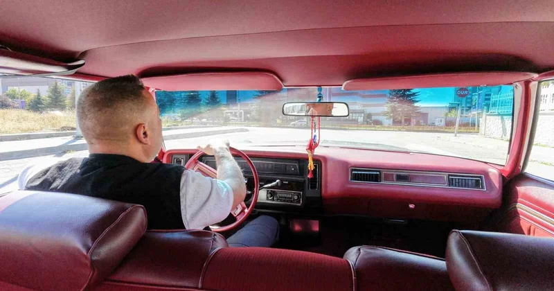 Erzurum daki 1973 model Chevrolet Caprice in ilk sahibi Alparslan Türkeş çıktı: Hiçbir parçası değişmedi
